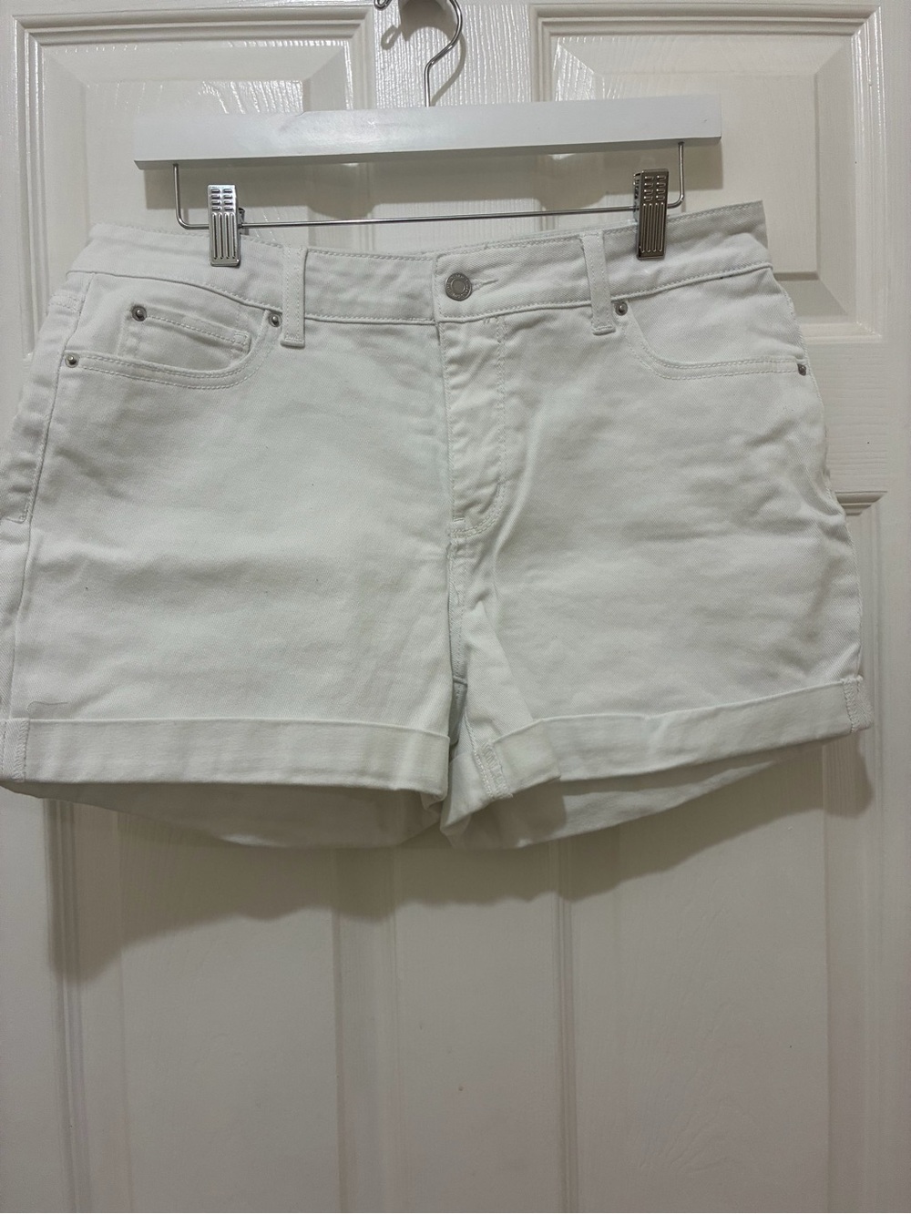 Time and Tru White Cuffed Denim Shorts size 10